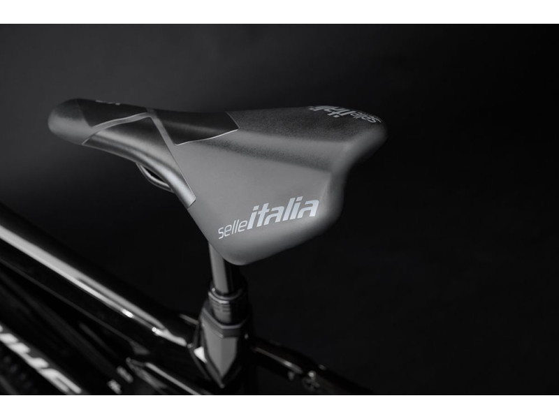 TESTOVACÍ Horské elektrokolo Haibike AllMtn CF 8