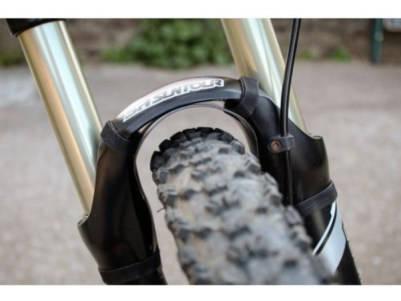 Přední blatník Mucky Nutz – pískový